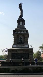 een van de vele mooie monumenten