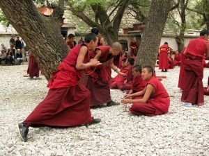 debatterende monniken